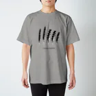 ハネクラシのヤマセミノハネアツメ　黒文字 Regular Fit T-Shirt