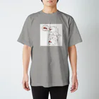 TwiFULLPress Shopの頭が赤い魚を食べた猫（よくばり） Regular Fit T-Shirt