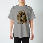 チャリオットのエンブレムラフ画Tシャツ Regular Fit T-Shirt