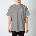 SUIMINグッズのお店の【小】エビフライをさわやかに運ぶねこ Regular Fit T-Shirt