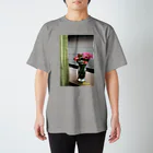 DJガッロのfloorにて花 Regular Fit T-Shirt