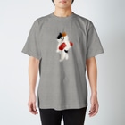 SUIMINグッズのお店の【大】まぐろの握り寿司を自慢げに運ぶねこ Regular Fit T-Shirt