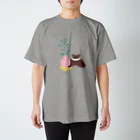 かわべしおん | イラストレーターのカスミソウとぬいぐるみ スタンダードTシャツ