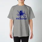 水島ひねのワレモノ注意（青） Regular Fit T-Shirt