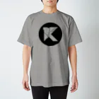 KAIZER STRONG BAHTのKAIZER STRONG BAHT (Circle/Black) Regular Fit T-Shirt