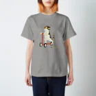 Quatre Illustrationのネコがのってみた♬ 01-5.ローラーボード Regular Fit T-Shirt