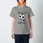 グリーンプラネットのどこにいるか当ててみて（サッカー編）黒文字ver. スタンダードTシャツ