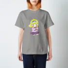 。のくまのぬいぐるみを抱きしめる女の子 スタンダードTシャツ