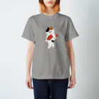 SUIMINグッズのお店の【大】まぐろの握り寿司を自慢げに運ぶねこ スタンダードTシャツ