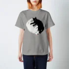 猫とやっし～ぃのアレコレの白猫黒猫 Regular Fit T-Shirt