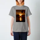 いとう家の夕日と少女 スタンダードTシャツ