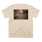 結希の【quipicロゴ】猫のバックプリントT-shirt Regular Fit T-Shirtの裏面