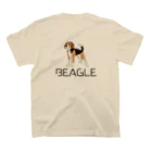 イラストカフェ（ビーグル）のBEAGLEロゴ＆イラスト Regular Fit T-Shirtの裏面