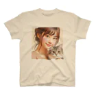 ねこっぷ屋|の猫と女性 スタンダードTシャツ