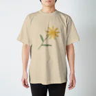 ビールと自然の雑貨店のきいろの花 Regular Fit T-Shirt