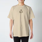 西表かえる連合公民館の購買部長の肖像 Regular Fit T-Shirt