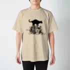 切り絵草太の花に乗る猫 Regular Fit T-Shirt
