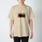 メシテロタイプ（飯テロTシャツブランド）の縁日焼きそば Regular Fit T-Shirt