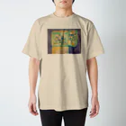 カニのおみせの冷凍庫に住んでいるシロクマ Regular Fit T-Shirt