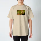 スキー場のゆきの帰り道のお花 Regular Fit T-Shirt