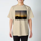 ファンタスティック・サムシングの夕焼けどきの富士山 Tシャツ Regular Fit T-Shirt