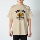 メシテロタイプ（飯テロTシャツブランド）のギザギザフライドポテト（ビンテージ風） Regular Fit T-Shirt