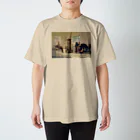 旅人マーシーのイランのとあるバス待合所 Regular Fit T-Shirt