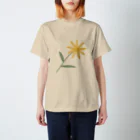 ビールと自然の雑貨店のきいろの花 Regular Fit T-Shirt