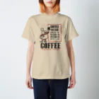Design For EverydayのビーンズマンのCOFFEE SHOP Regular Fit T-Shirt