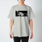 みいこのテレビ前のねこ Regular Fit T-Shirt