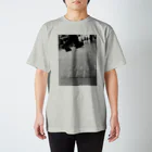 ASHLEY CARAVAN のすれ違う運命。 Regular Fit T-Shirt