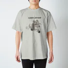 チンチラ雑貨MarkCrownのスクーターに乗るチンチラ Regular Fit T-Shirt