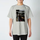 planetNITの電車待ち読書猫 Regular Fit T-Shirt