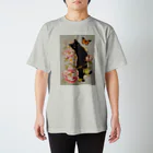 おちょぴのピンクの牡丹と黒猫 Regular Fit T-Shirt