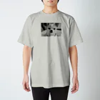 akane_art（茜音工房）のモノクロチワワ（おすまし） Regular Fit T-Shirt