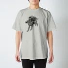 もけけ工房 SUZURI店のびわ鍾馗様と犬神 Regular Fit T-Shirt