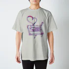 HBの鉛筆+のカセットテープ（3D風） Regular Fit T-Shirt