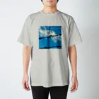 PaNiNiのトンボと有刺鉄線 Regular Fit T-Shirt