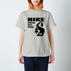 too muchの人間用のHIKE黒 Regular Fit T-Shirt