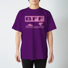 ジュニアサッカーサポーターの「ずっと友だち」ピンク Regular Fit T-Shirt