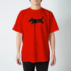 CHOSANAの走る犬 ダックス ブラック Regular Fit T-Shirt
