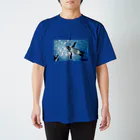 Sonna Kanjiのグッズの空飛ぶペンギン Regular Fit T-Shirt