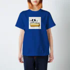 ブドウのお留守番ニャンコ スタンダードTシャツ