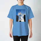 錆猫の館のビルの谷間の龍神雲 Regular Fit T-Shirt