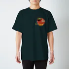 KUMANUMAのワンポイント版りんごとあおむしくん Regular Fit T-Shirt