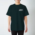 三人家族の三輪バイクのAPイラスト＋英語(白) Regular Fit T-Shirt