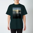 空屋　sorayakusakaの202110231553000　港に注ぐ釧路川 Regular Fit T-Shirt
