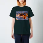 空屋　sorayakusakaの202201010715000　朝日の中のキタキツネ Regular Fit T-Shirt