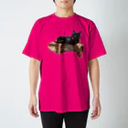 にゃん子のおうち猫🐈‍⬛♥️の黒猫ジジとオオサンショウウオ Regular Fit T-Shirt