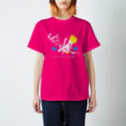 SHUSHUSHUの『シュシュシュの娘』Tシャツ（ロゴ大） Regular Fit T-Shirt